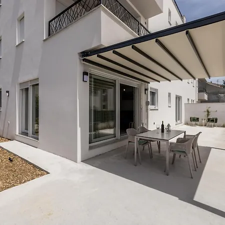 Apartment Spacious Anita - With Private 80m2 Yard