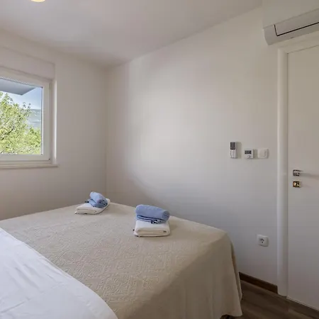 Apartment Spacious Anita - With Private 80m2 Yard *