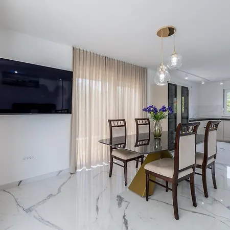 Apartment Spacious Anita - With Private 80m2 Yard *