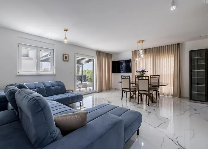 公寓 Spacious Anita - With Private 80m2 Yard Kaštela