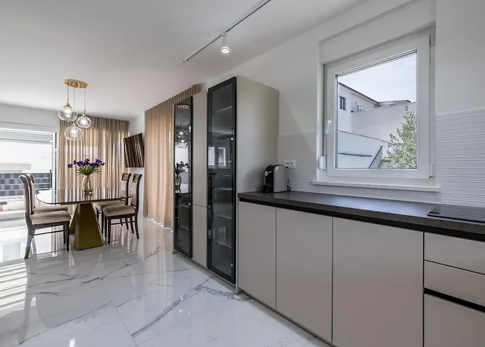 Spacious Anita - With Private 80m2 Yard