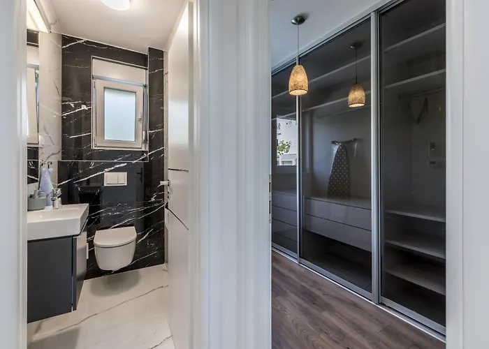 Spacious Anita - With Private 80m2 Yard