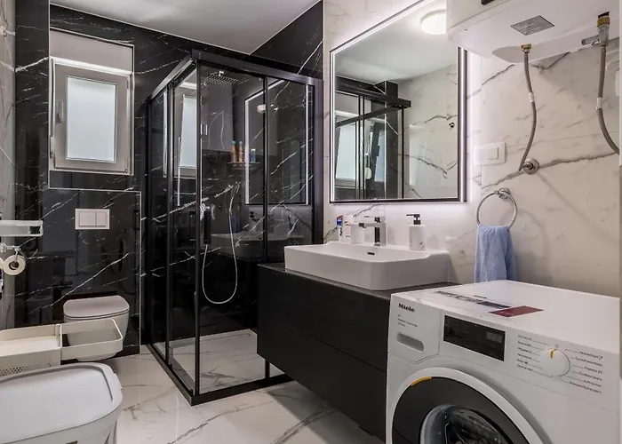 Spacious Anita - With Private 80m2 Yard 公寓 *