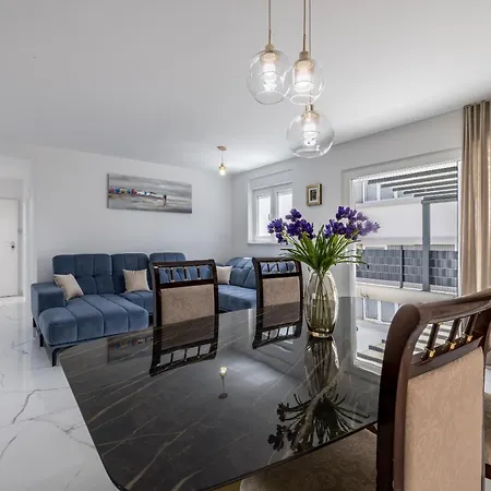 Spacious Anita - With Private 80m2 Yard