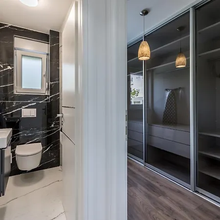 Spacious Anita - With Private 80m2 Yard