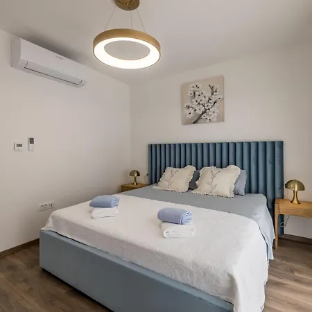 Spacious Anita - With Private 80m2 Yard