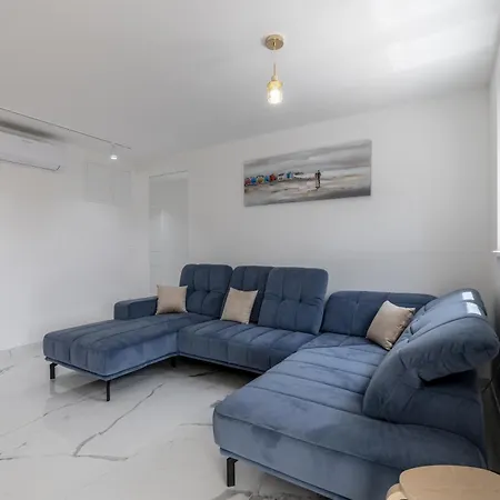 Spacious Anita - With Private 80m2 Yard *